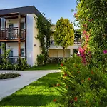 فندق Bitez Garden Life 4*